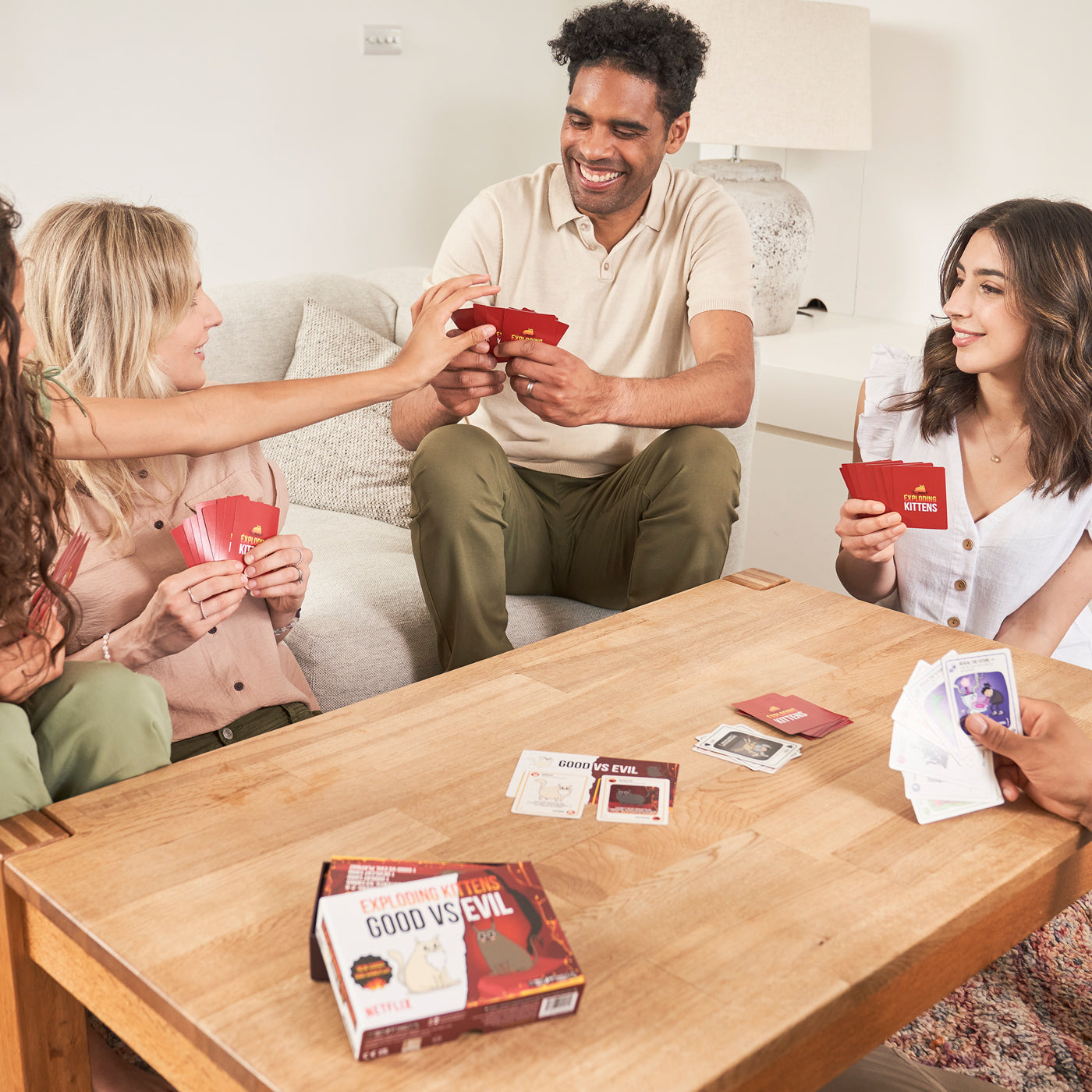 Exploding Kittens: Good vs Evil - Image 3